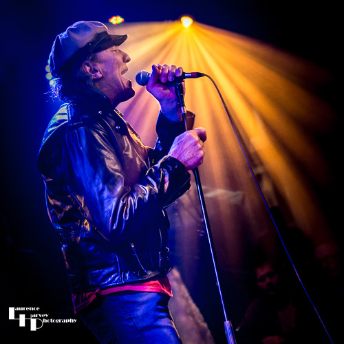 Fee Waybill on vocals