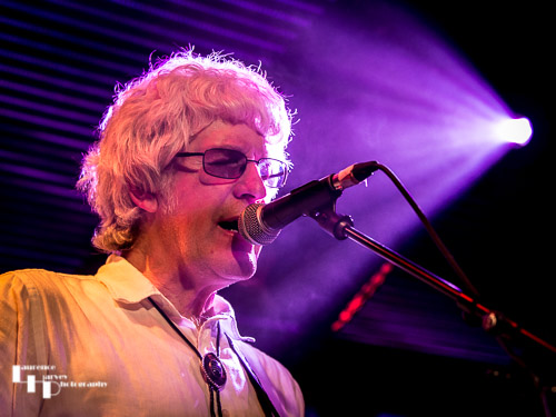 Roger Steen on guitar