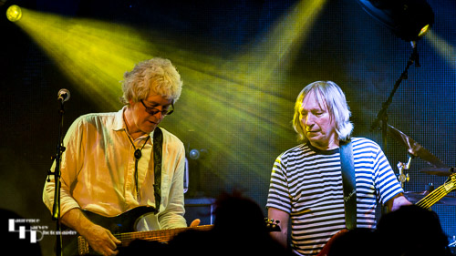 Roger Steen on guitar & Rick Anderson on bass