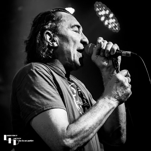 Fee Waybill on vocals