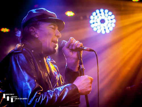 Fee Waybill on vocals