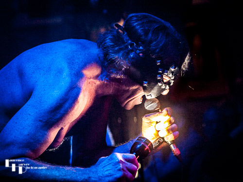 Fee Waybill on vocals