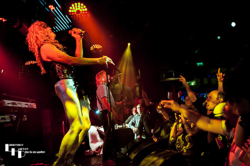 Fee Waybill on vocals