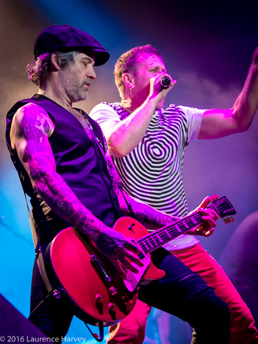 Tony Wright on vocals & Mark Yates on guitar