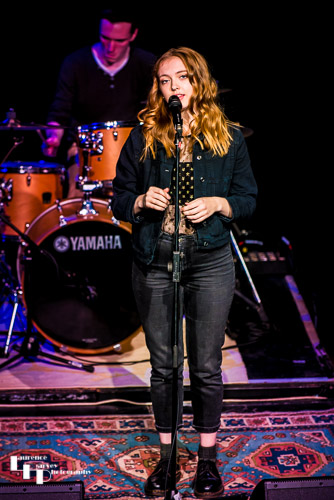 Alice Auer on vocals