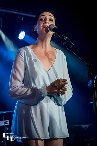 Anna Krantz on vocals