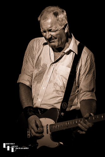 Dr Feelgood: Steve Walwyn on guitar