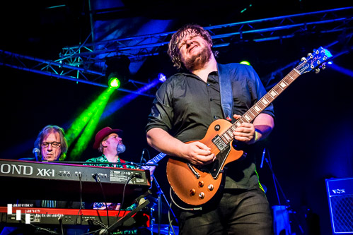 Catfish: Matthew Long on guitar, Paul Long on keyboards & Dusty Bones on bass