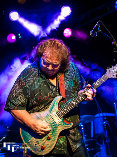 Bernie Marsden & Band: Bernie Marsden on guitar & vocals