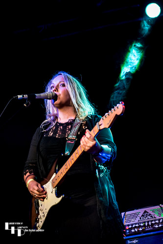Chantel McGregor Band: Chantel McGregor on guitar & vocals