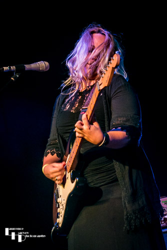 Chantel McGregor Band: Chantel McGregor on guitar & vocals