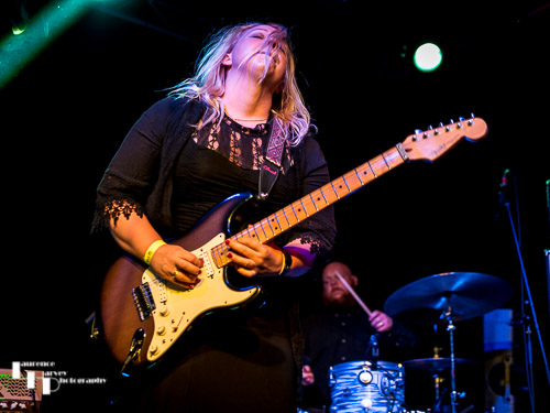 Chantel McGregor Band: Chantel McGregor on guitar & vocals