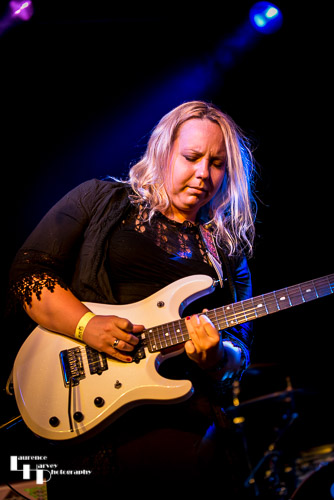 Chantel McGregor Band: Chantel McGregor on guitar & vocals