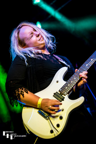 Chantel McGregor Band: Chantel McGregor on guitar & vocals