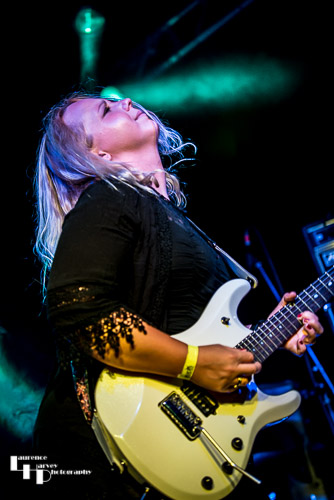 Chantel McGregor Band: Chantel McGregor on guitar & vocals