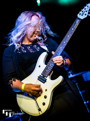 Chantel McGregor Band: Chantel McGregor on guitar & vocals