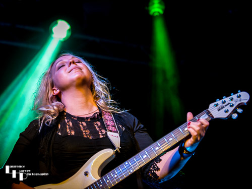 Chantel McGregor Band: Chantel McGregor on guitar & vocals