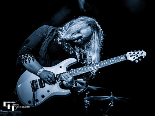 Chantel McGregor Band: Chantel McGregor on guitar & vocals