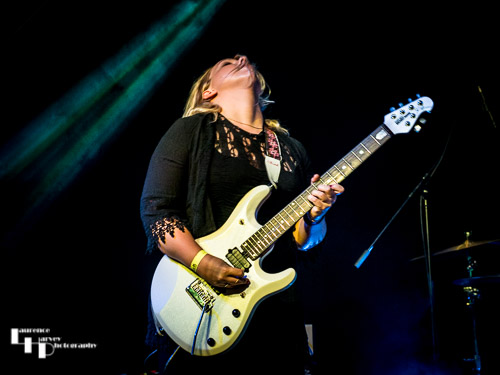 Chantel McGregor Band: Chantel McGregor on guitar & vocals