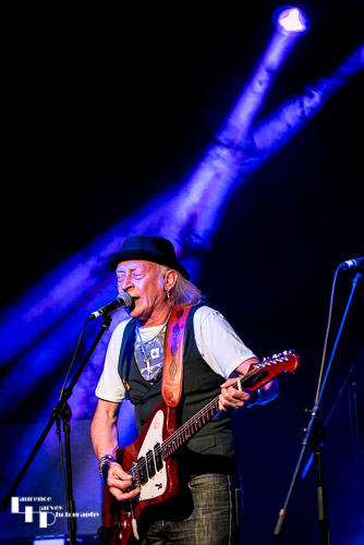 Del Bromham Blues Devils: Del Bromham on guitar & vocals