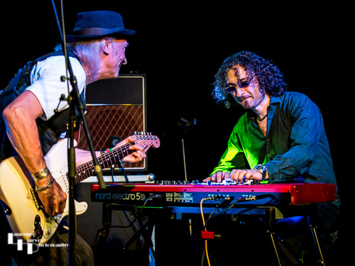 Del Bromham Blues Devils: Del Bromham on guitar & Simon Rinaldo on keys