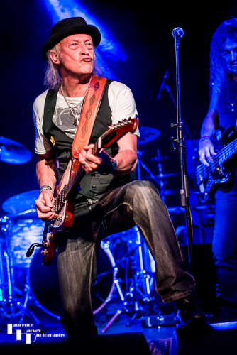 Del Bromham Blues Devils: Del Bromham on guitar & vocals
