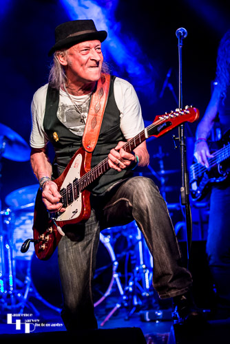 Del Bromham Blues Devils: Del Bromham on guitar & vocals
