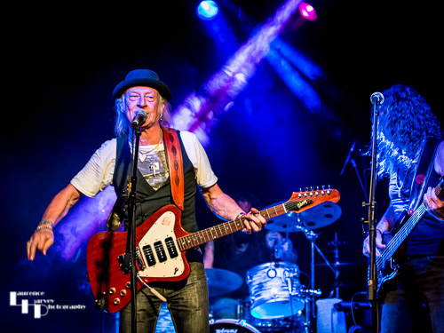Del Bromham Blues Devils: Del Bromham on guitar & vocals