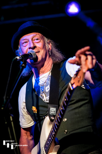 Del Bromham Blues Devils: Del Bromham on guitar & vocals