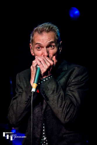 Dr Feelgood: Robert Kane on vocals & harmonica