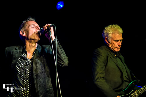 Dr Feelgood: Robert Kane on vocals & Phil Mitchell on bass