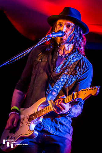 Troy Redfern Band: Troy Redfern on guitar & vocals