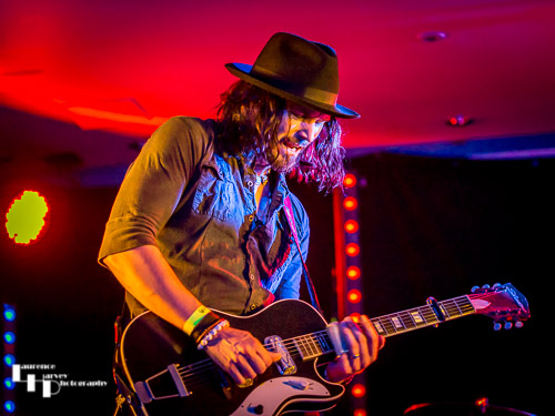 Troy Redfern Band: Troy Redfern on guitar & vocals