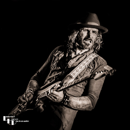Troy Redfern Band: Troy Redfern on guitar & vocals