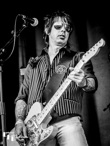 Blackwater Conspiracy: Phil Conalane on vocals & rhythm guitar