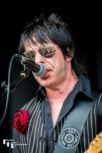 Blackwater Conspiracy: Phil Conalane on vocals & rhythm guitar