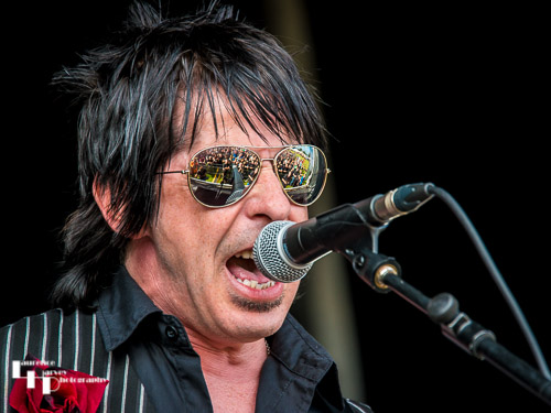 Blackwater Conspiracy: Phil Conalane on vocals & rhythm guitar