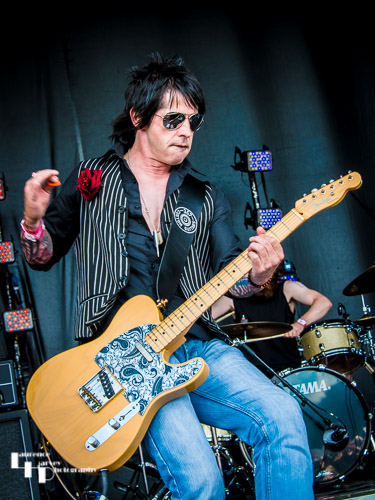 Blackwater Conspiracy: Phil Conalane on vocals & rhythm guitar