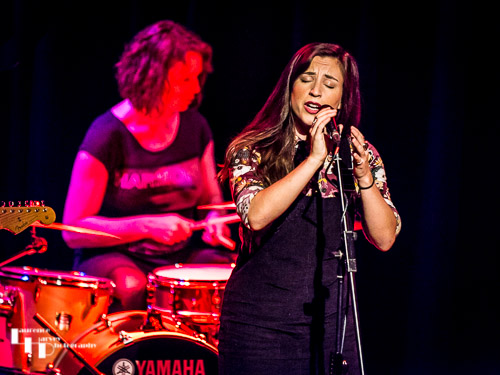 Belinda Lee on vocals