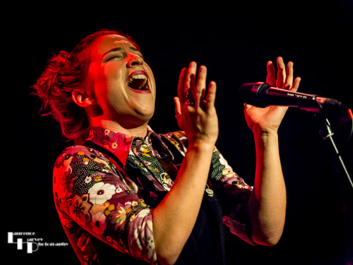Belinda Lee on vocals