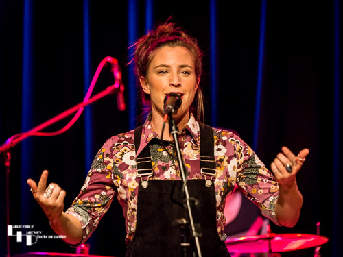 Belinda Lee on vocals