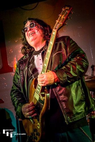 Big Gilson on vocals & guitar