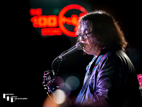 Big Gilson on vocals & guitar