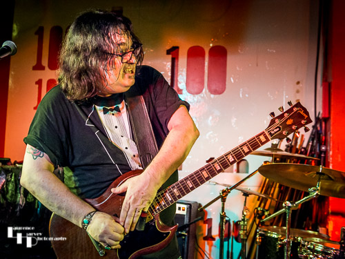 Big Gilson on vocals & guitar