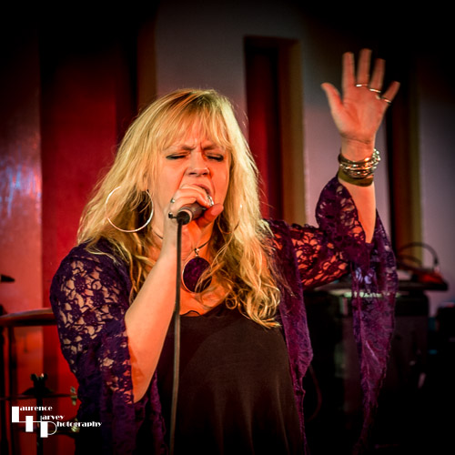 Helen Turner on vocals
