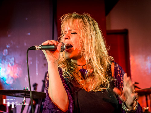 Helen Turner on vocals