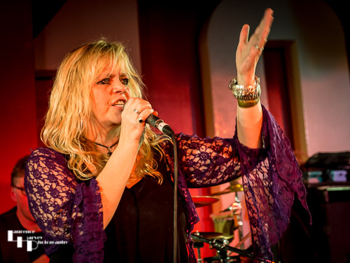 Helen Turner on vocals
