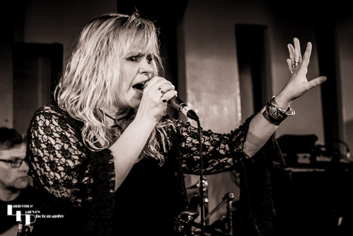 Helen Turner on vocals