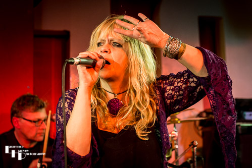 Helen Turner on vocals