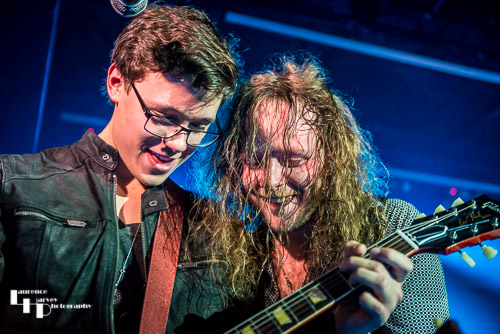 Harry Slater on lead guitar & Daniel ‘Seeks’ Seekings on rhythm guitar
